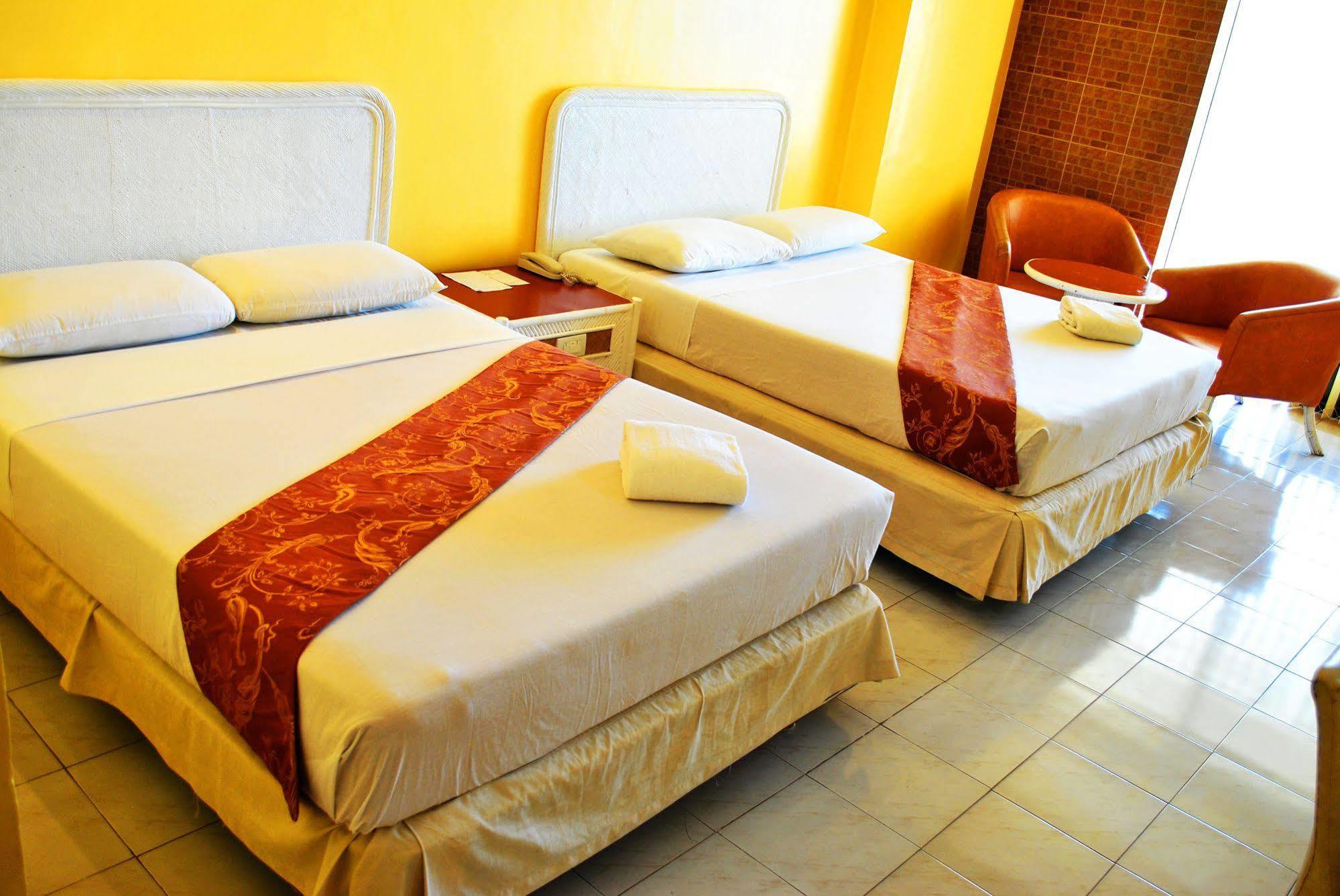 Leyte Park Resort Hotel تاكلوبان المظهر الخارجي الصورة