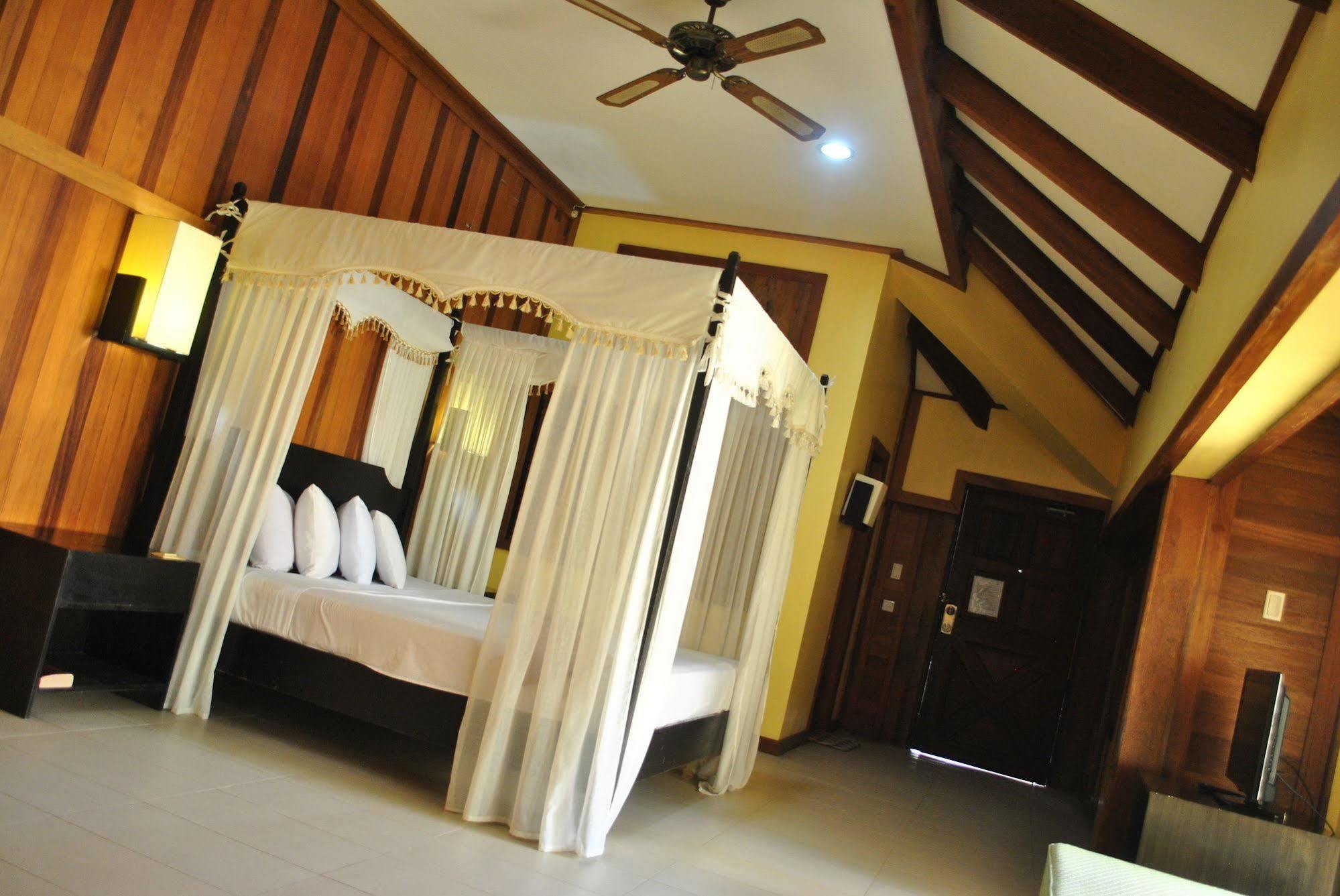 Leyte Park Resort Hotel تاكلوبان المظهر الخارجي الصورة